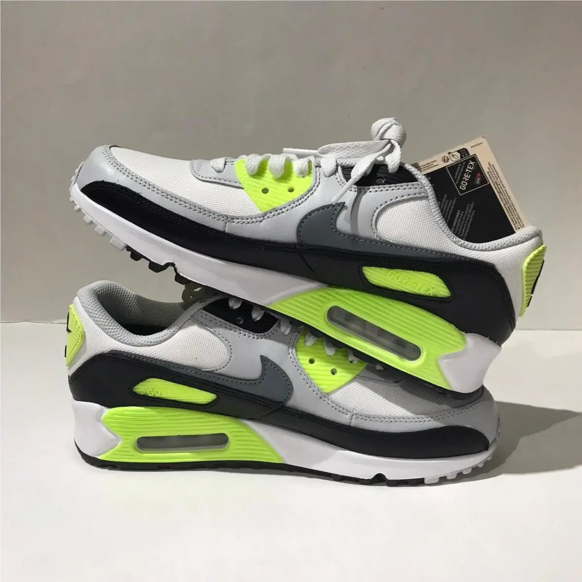 w/ Box Mens Nike Air Max 90 Gtx - Summit White/ Cool Grey/ Volt Size 7