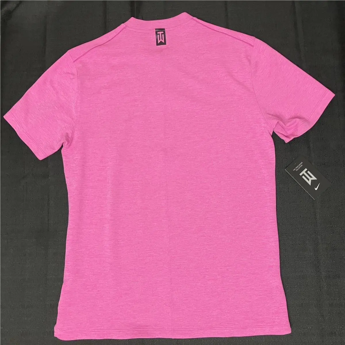 Nike clothing - TW Tiger Woods AeroReact Mock Blade Polo - Hyper Magenta 3