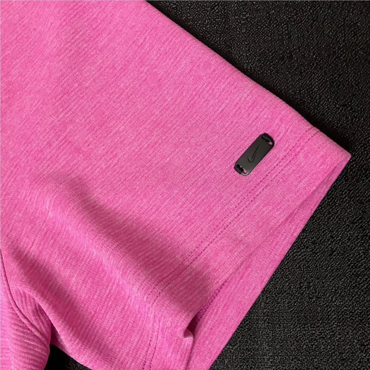 Nike clothing - TW Tiger Woods AeroReact Mock Blade Polo - Hyper Magenta 5