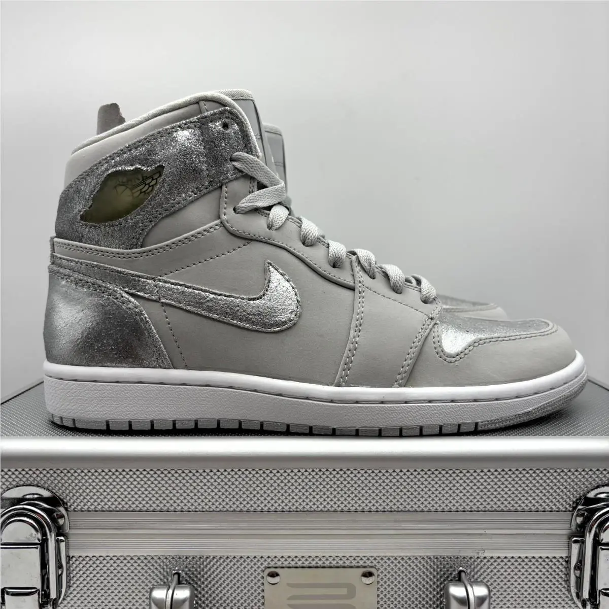 Nike Air Jordan 1 Retro Silver Anniversary Grey Athletic Shoes 8 Mens 396009-001