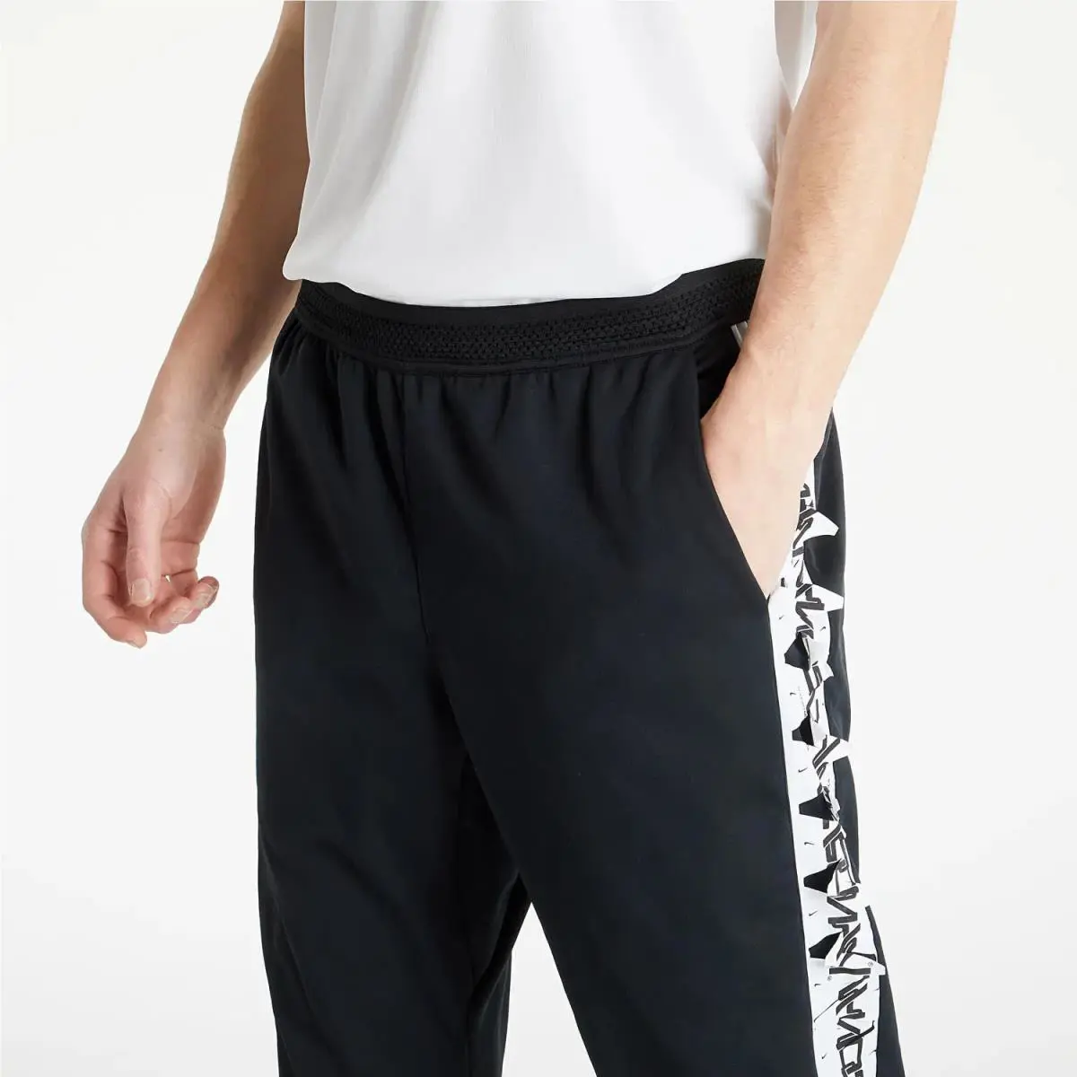 Nike clothing - Black (UPC: 194494192768) 2