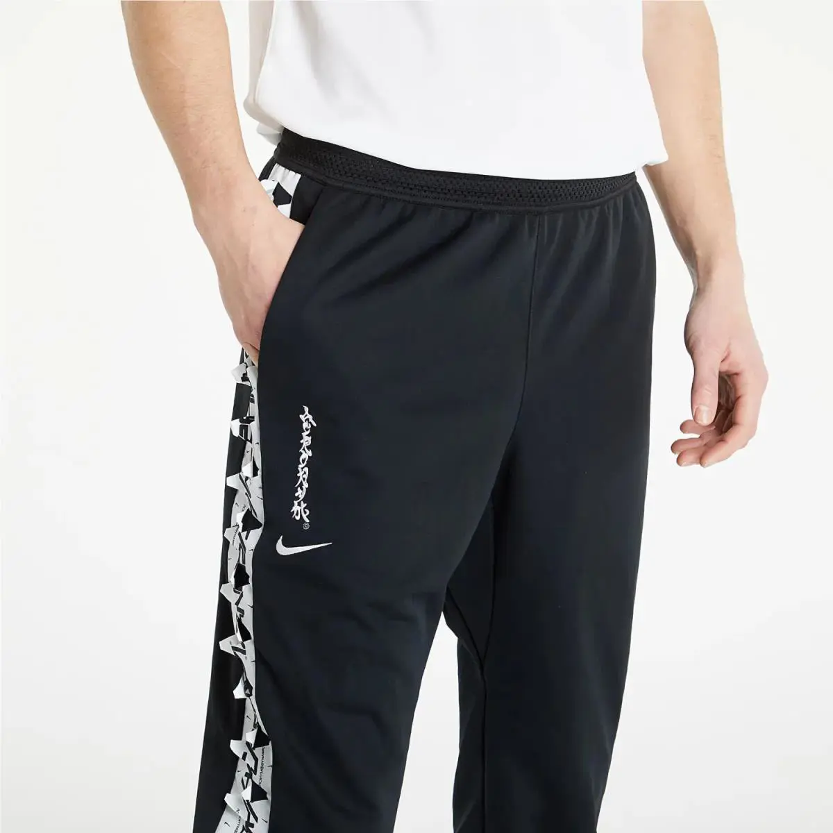 Nike clothing - Black (UPC: 194494192768) 3