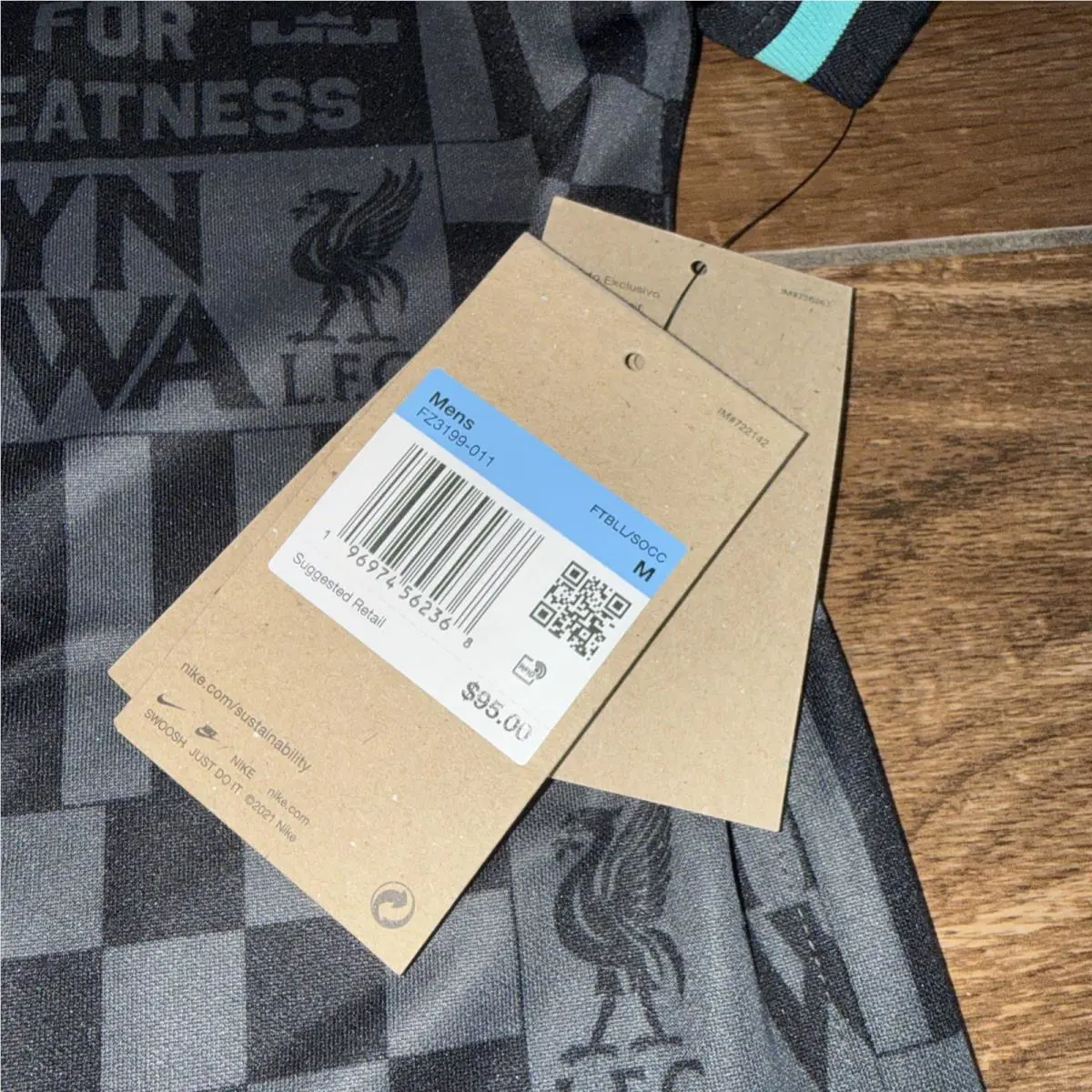 Nike clothing - Nike Lebron LFC Liverpool - Lebron LFC Liverpool - FZ3199011 - Black (UPC: 196974562368) 3