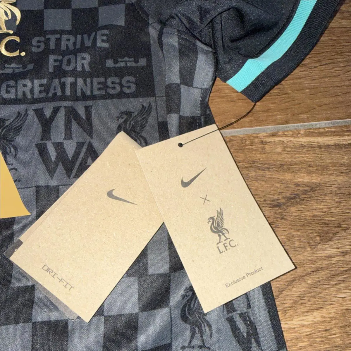 Nike clothing - Nike Lebron LFC Liverpool - Lebron LFC Liverpool - FZ3199011 - Black (UPC: 196974562368) 4