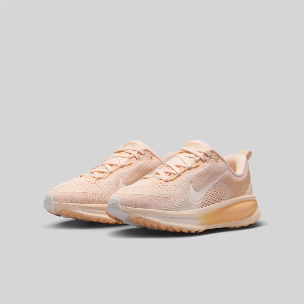 Nike Vomero 18 `guava Ice` Orange HQ2157-800 Women`s Size 7.5 / Youth 6 Shoes