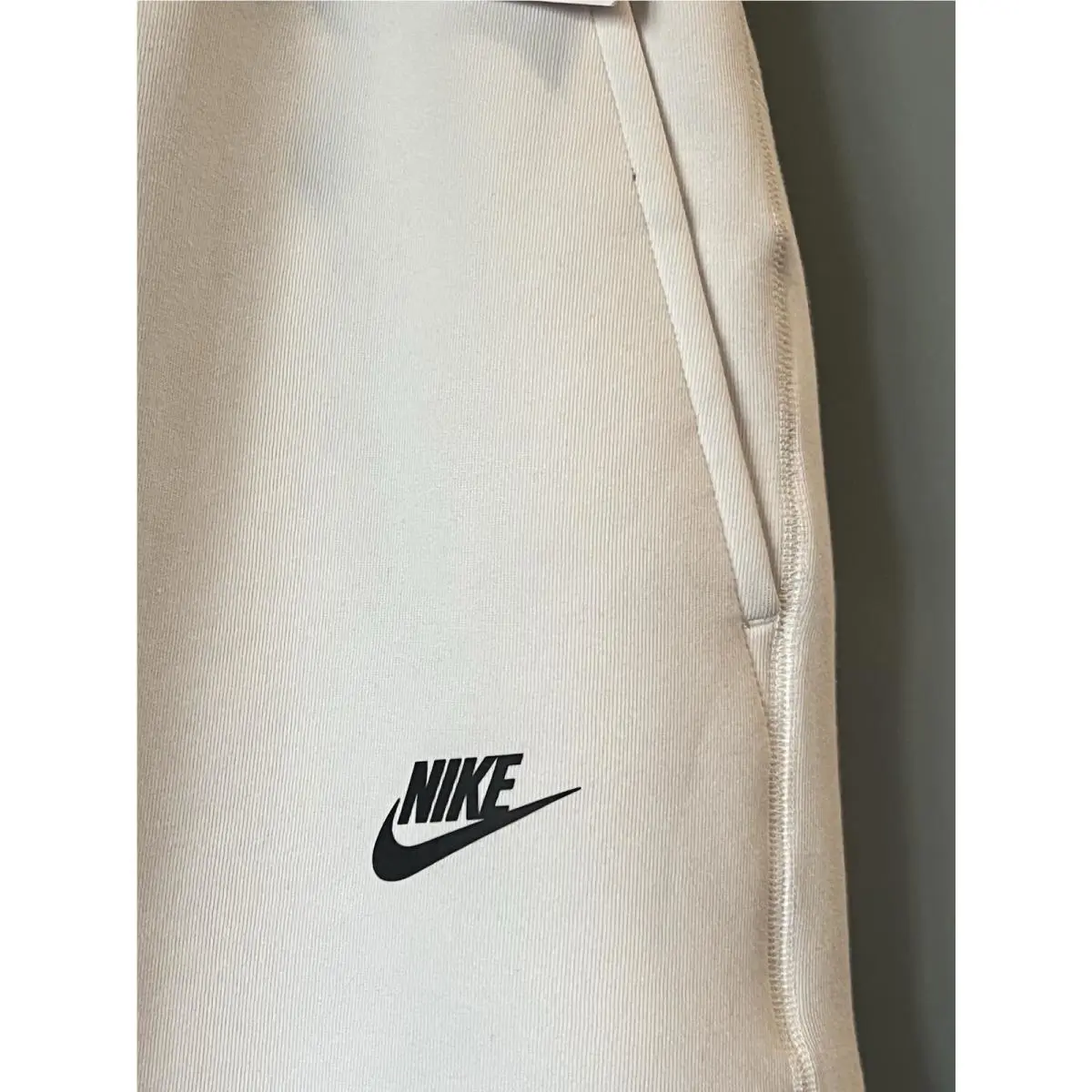 Nike clothing - White/Khaki 5