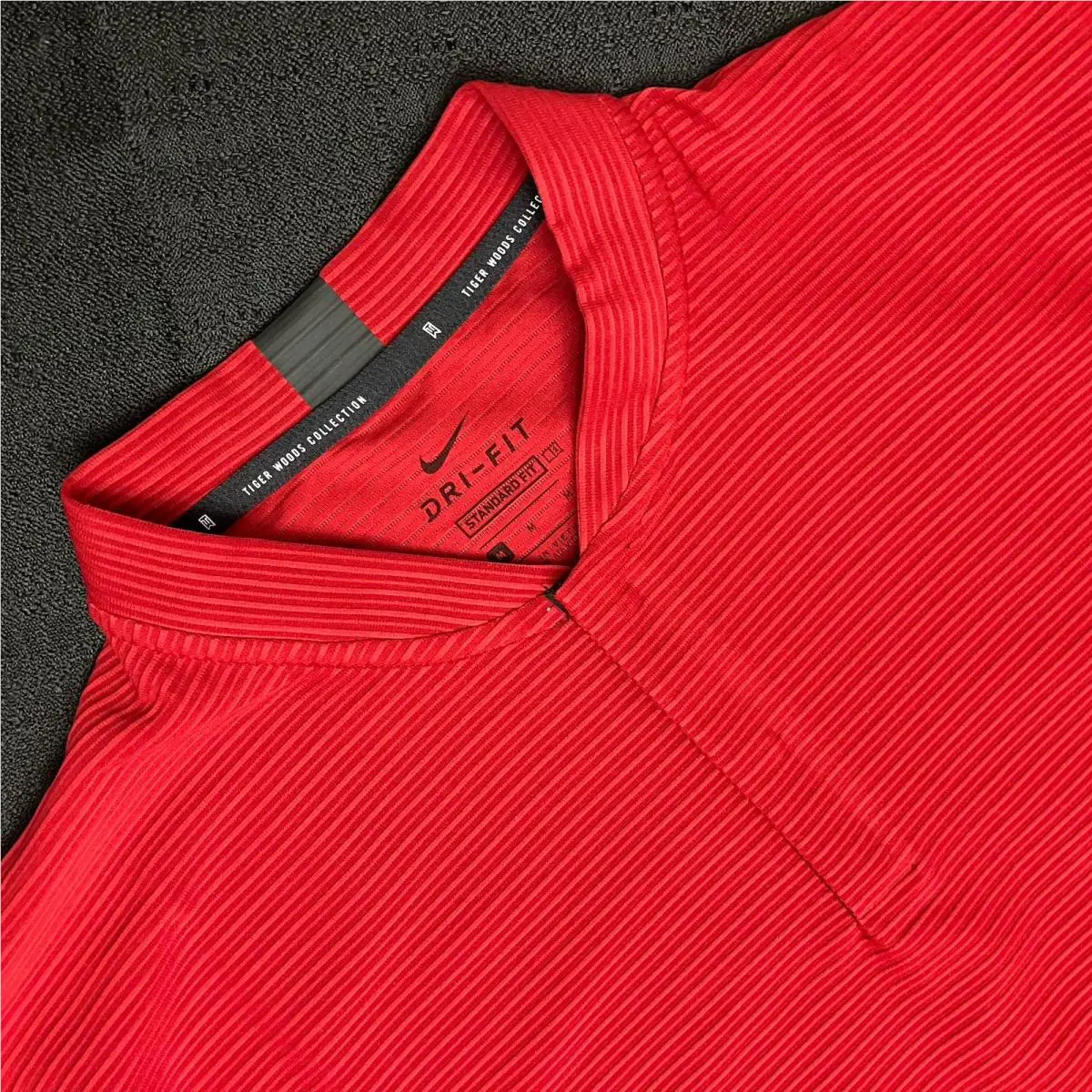Nike clothing - Nike TW Tiger Woods Textured Mock Blade Polo - Sunday Gym Red Black 0