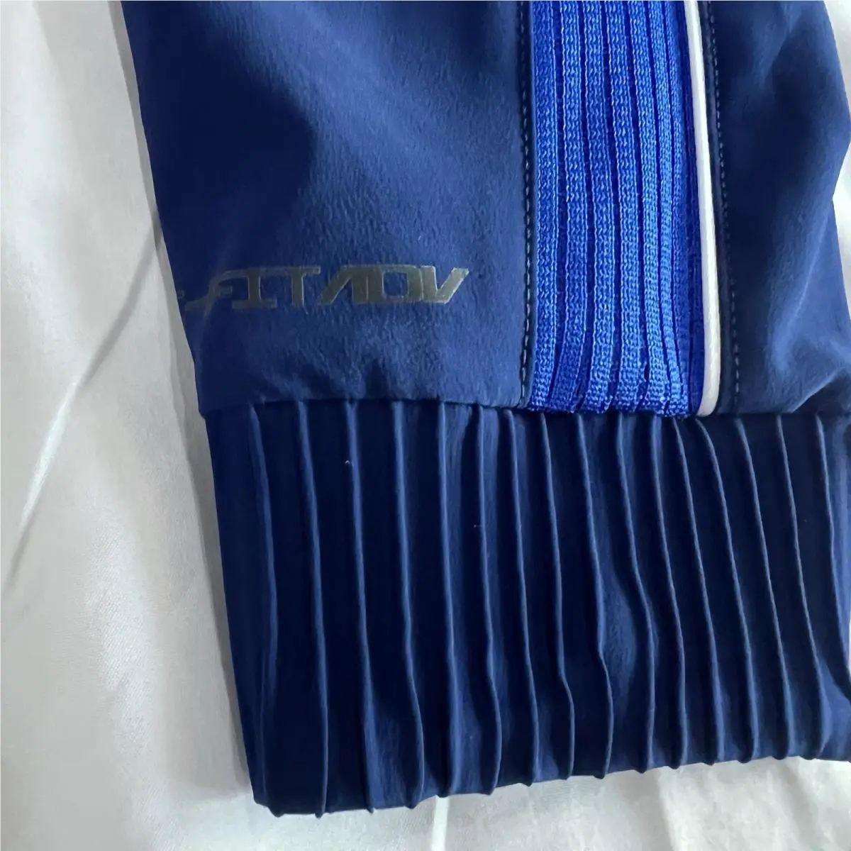 Nike clothing - Blue (UPC: 0197594034587) 7