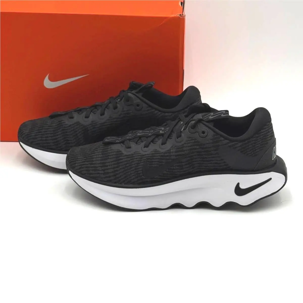 Nike Motiva Women’s Size 9 Running Shoes DV1238 001 Black White