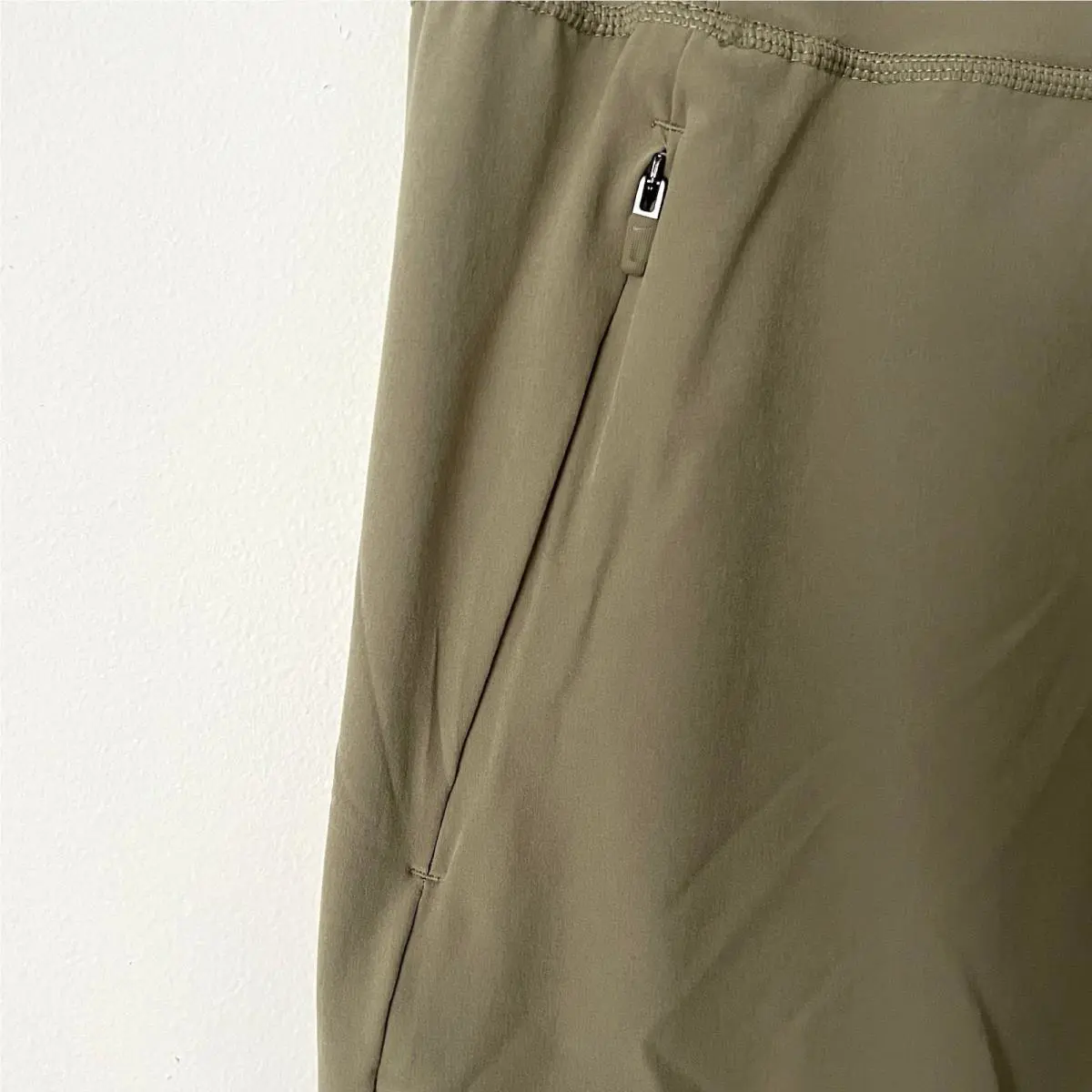 Nike clothing - DV9527-010 - DV9527-010 - Neutral Olive (UPC: 196604458764) 1