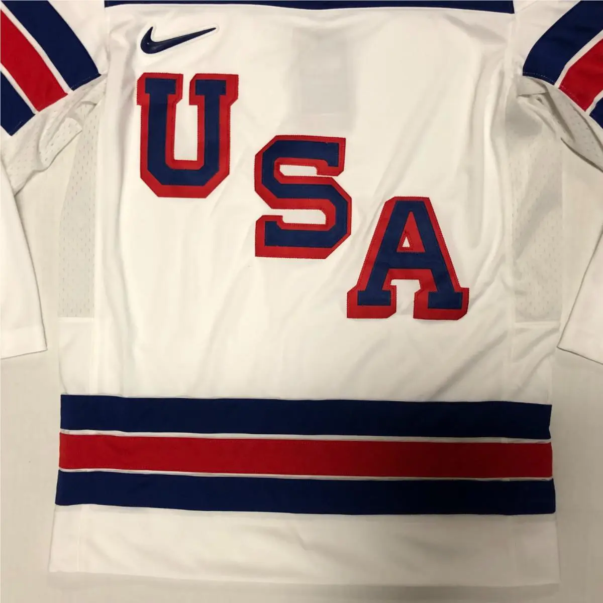 Nike clothing - White/Red-Blue (UPC: 198261163586) 2