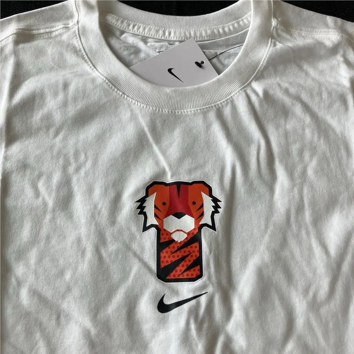 Nike clothing - Tiger Woods Frank Tiger Crew Top - White 0