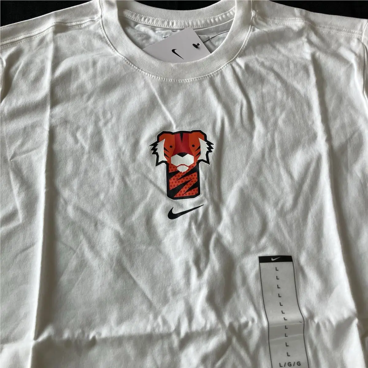 Nike clothing - Tiger Woods Frank Tiger Crew Top - White 1