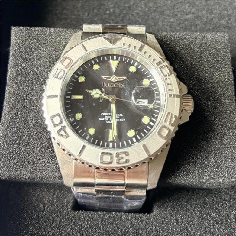 Invicta Men`s Diver Quartz Wristwatch Black Dial Silver Steel Band Box