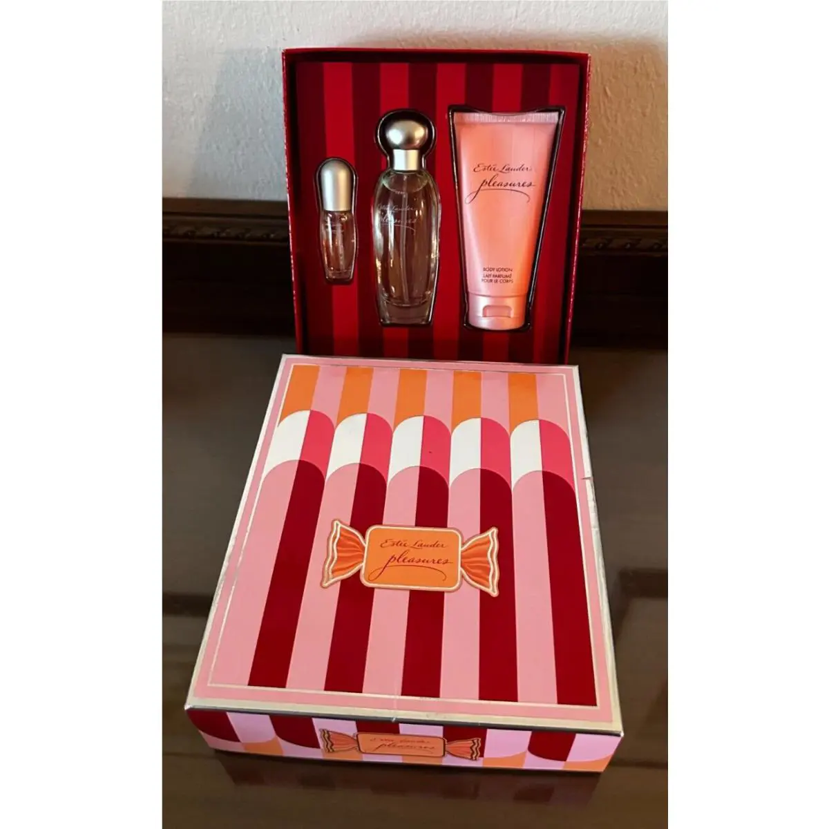 Pleasures by Estee Lauder Perfume 3pc Set: 1.7oz Edp + 2.5 oz Lotion + 0.14 Mini
