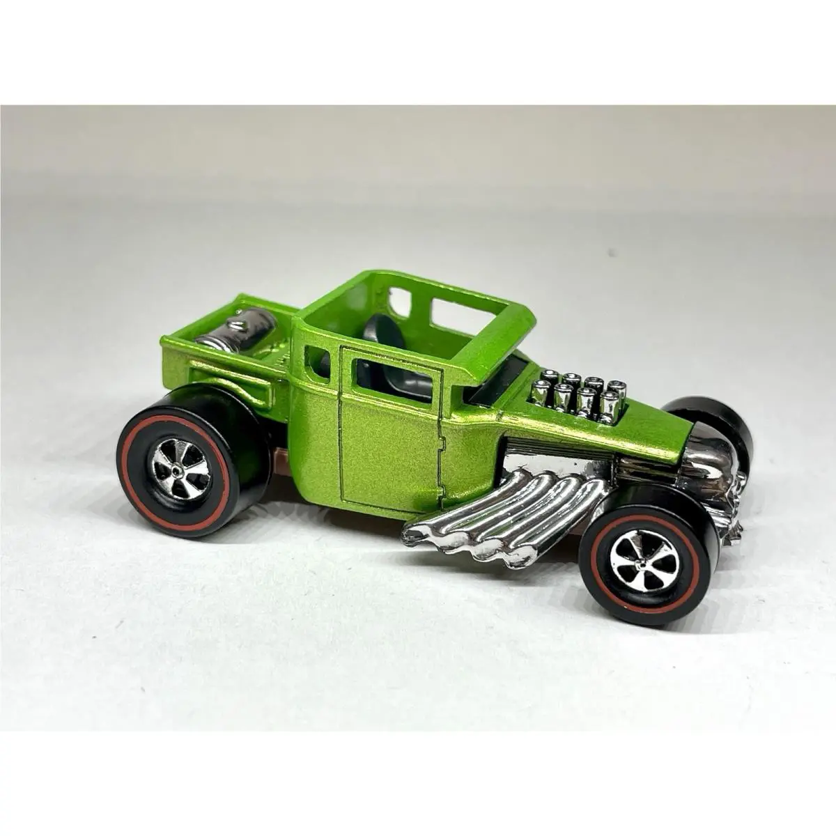 Hot Wheels Custom Made Redline Metallic Lime Green Bone Shaker 1:64