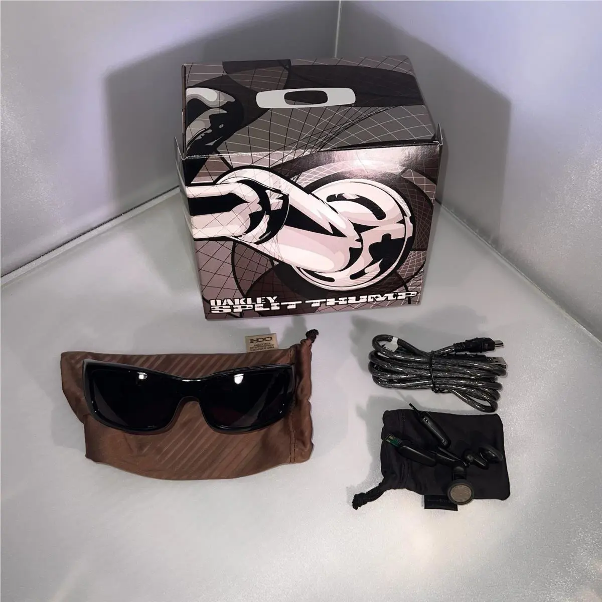 Split Thump 512 MB Polished Black Frame Warm Gray Lens by Oakley