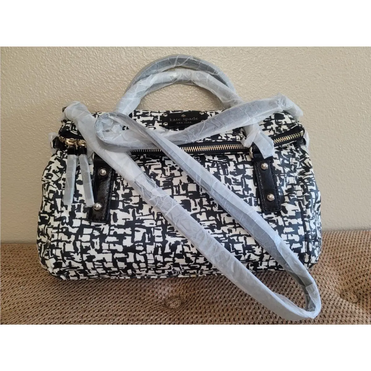 Kate Spade Marble Hill Small Leslie Black-cream Color Crossbody Dust Bag