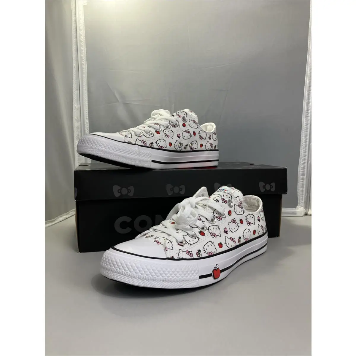 Converse Chuck Taylor All Star Low x Hello Kitty “all Over” Women’s Size/8