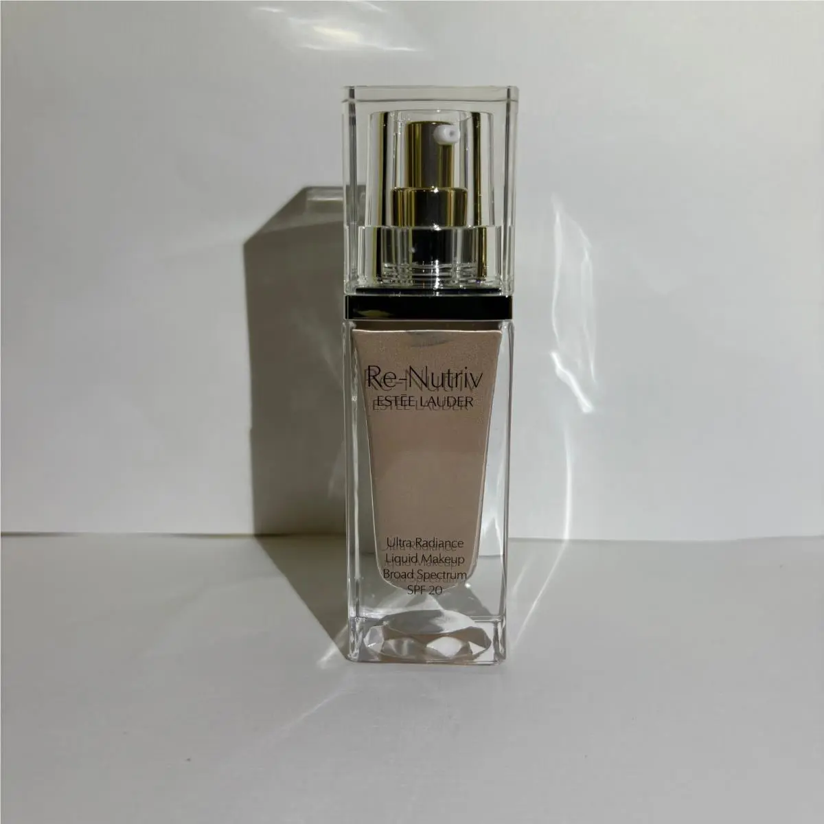 Estee Lauder Re-nutriv Ultra Radiance Liquid Makeup Spf 20 1 oz /30ml