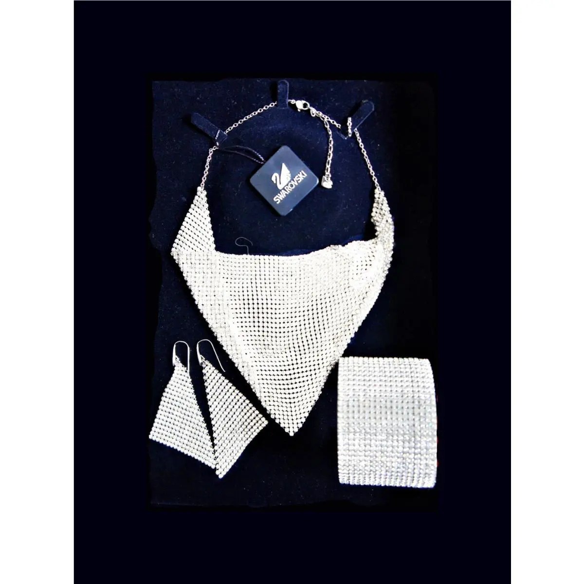 Swarovski 3 Piece Set Necklase Brazelet and Earrings