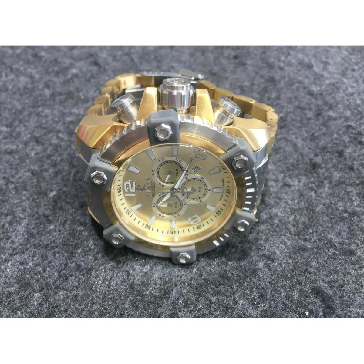 Invicta Chronograph 200M/660FT