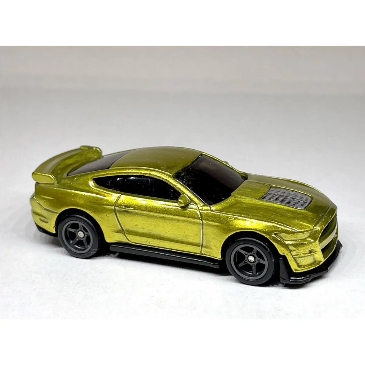 Hot Wheels Custom Made `20 Ford Mustang Shelby GT500 Spectraflame Real Riders