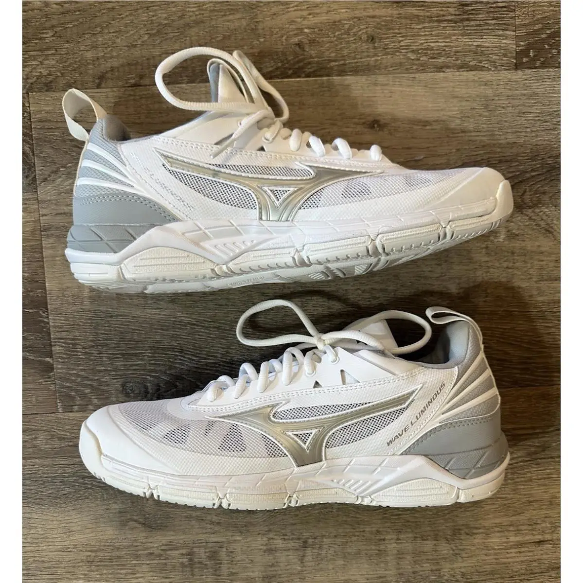 Mizuno Volleyball Shoes Wave Luminous Womens 9.5 White Gray Lace Up