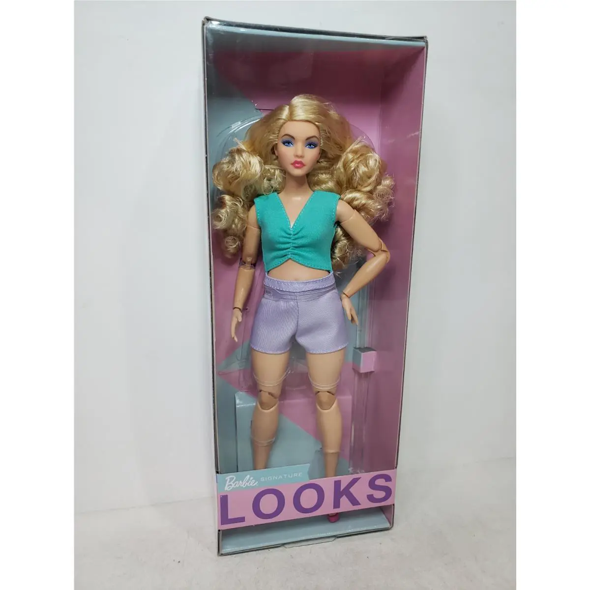 Model 16 Curvy Barbie Signature Looks Doll Articulated 2022 Mattel HJW83