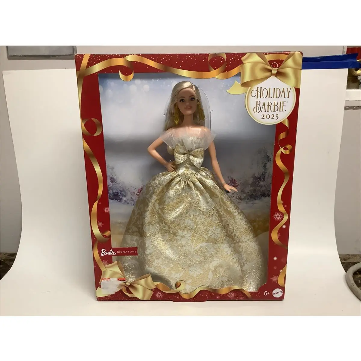 Barbie Signature 2025 Holiday Barbie Fashion Doll -blonde