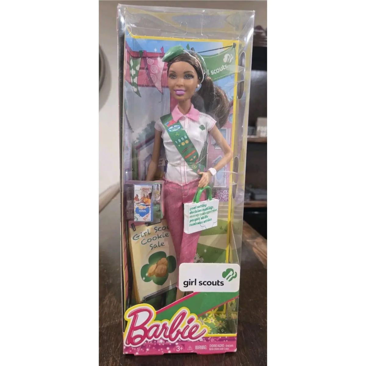 Barbie Loves Girl Scouts 2014 Mattel BJP33 Nikki Doll Cookie Set Goals