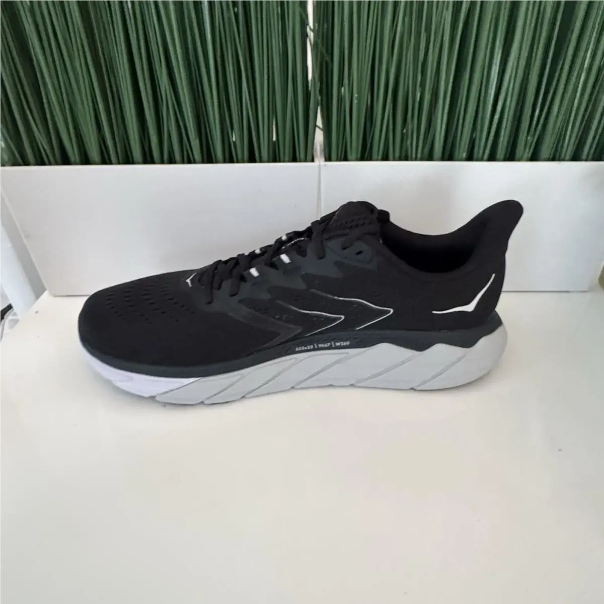 Hoka shoes - Hoka One One Arahi 5 - 1115010 BWHT - Black 0