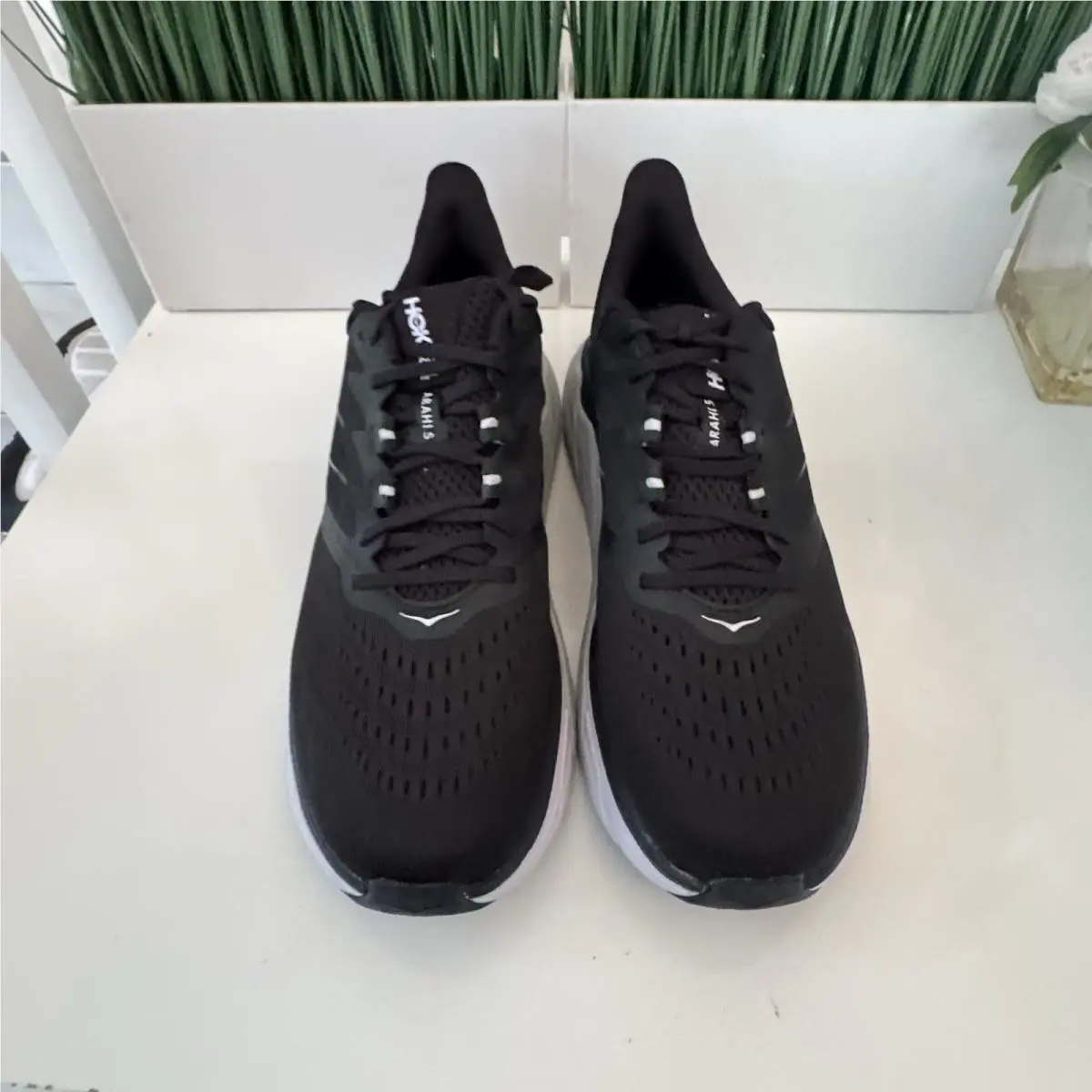 Hoka shoes - Hoka One One Arahi 5 - 1115010 BWHT - Black 1