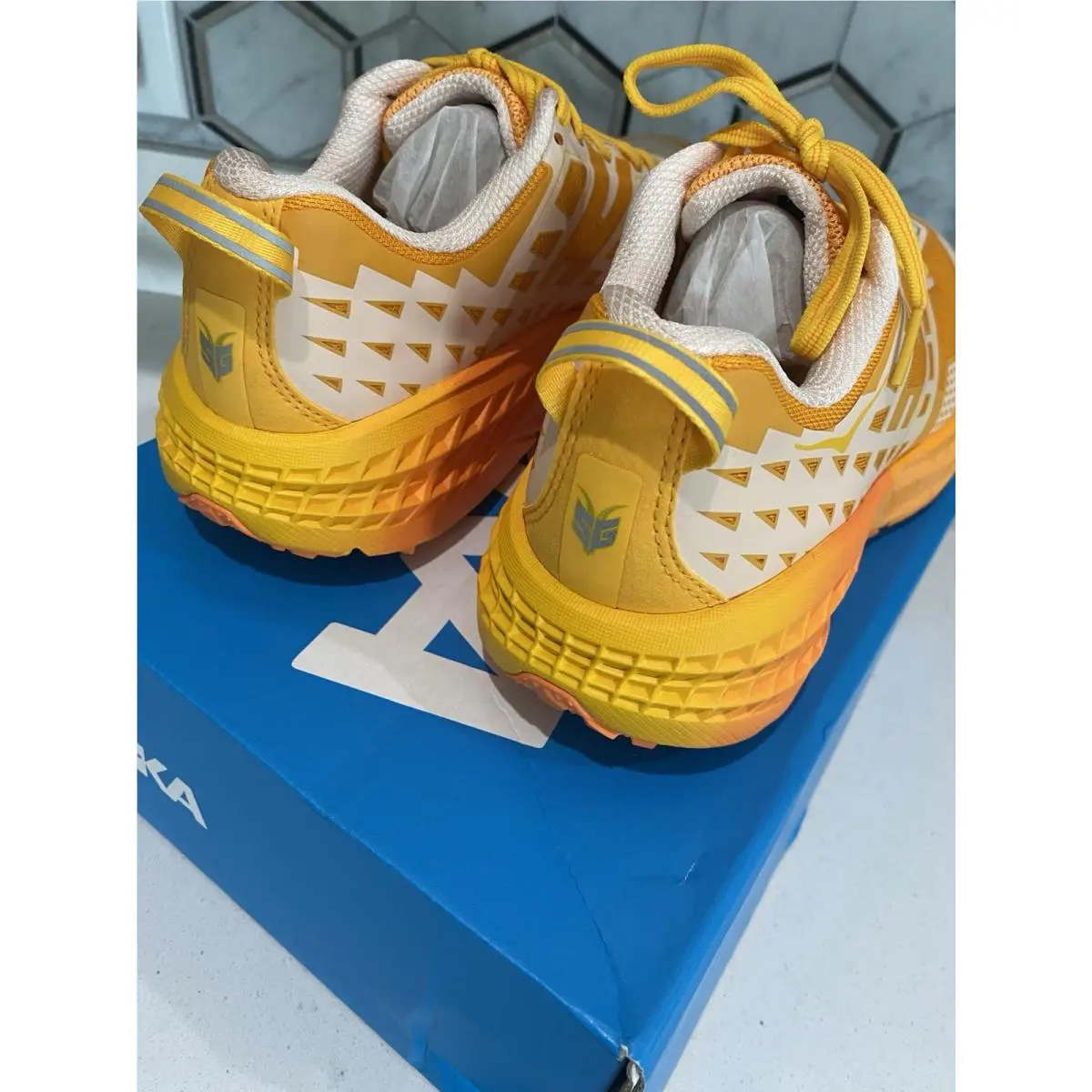 Hoka shoes - dawn Light/Sun Coral 1