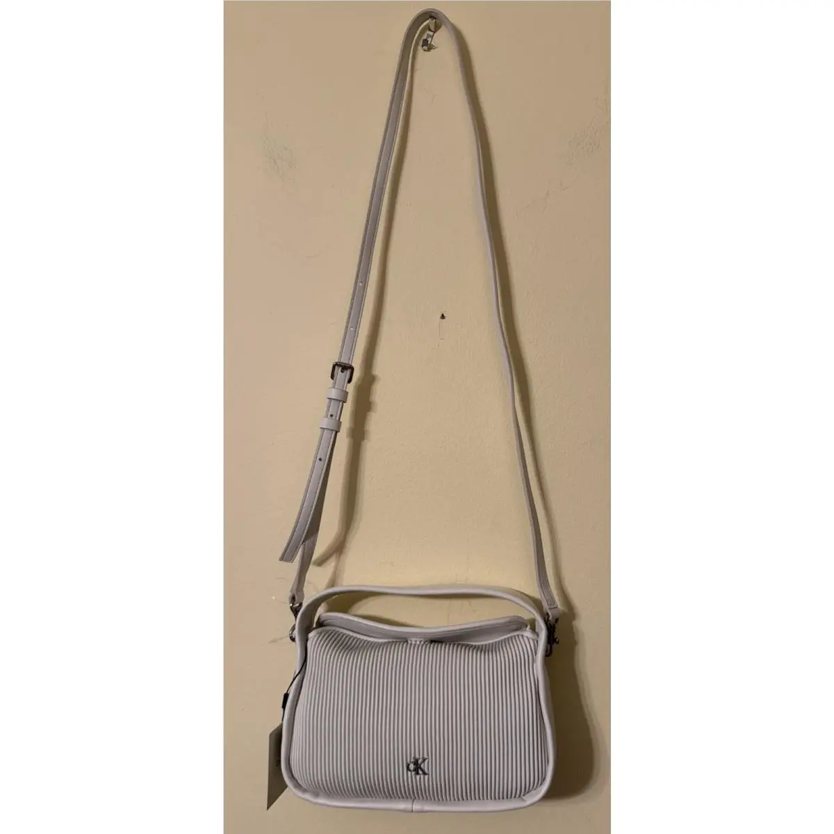 Calvin Klein Color Bone Whit E Crossbody Bag 99.00