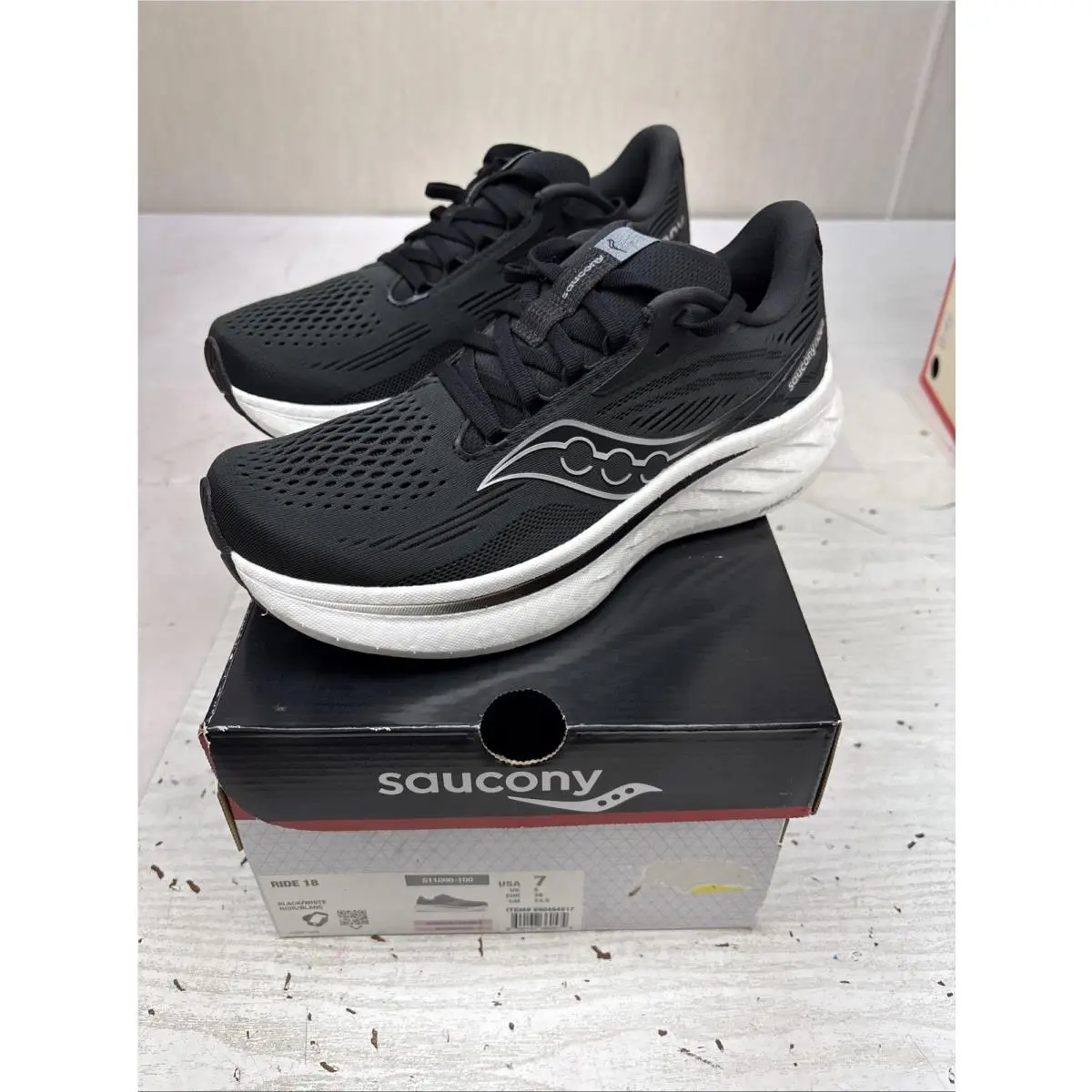 Saucony Ride 18 Women`s Running Shoes Low Top Black/white US 7M W4
