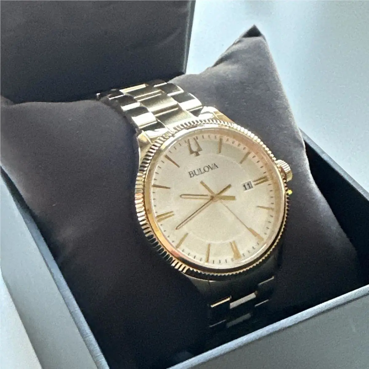 Bulova Mens Gold Tone Stainless Steel Bracelet Watch 97b227