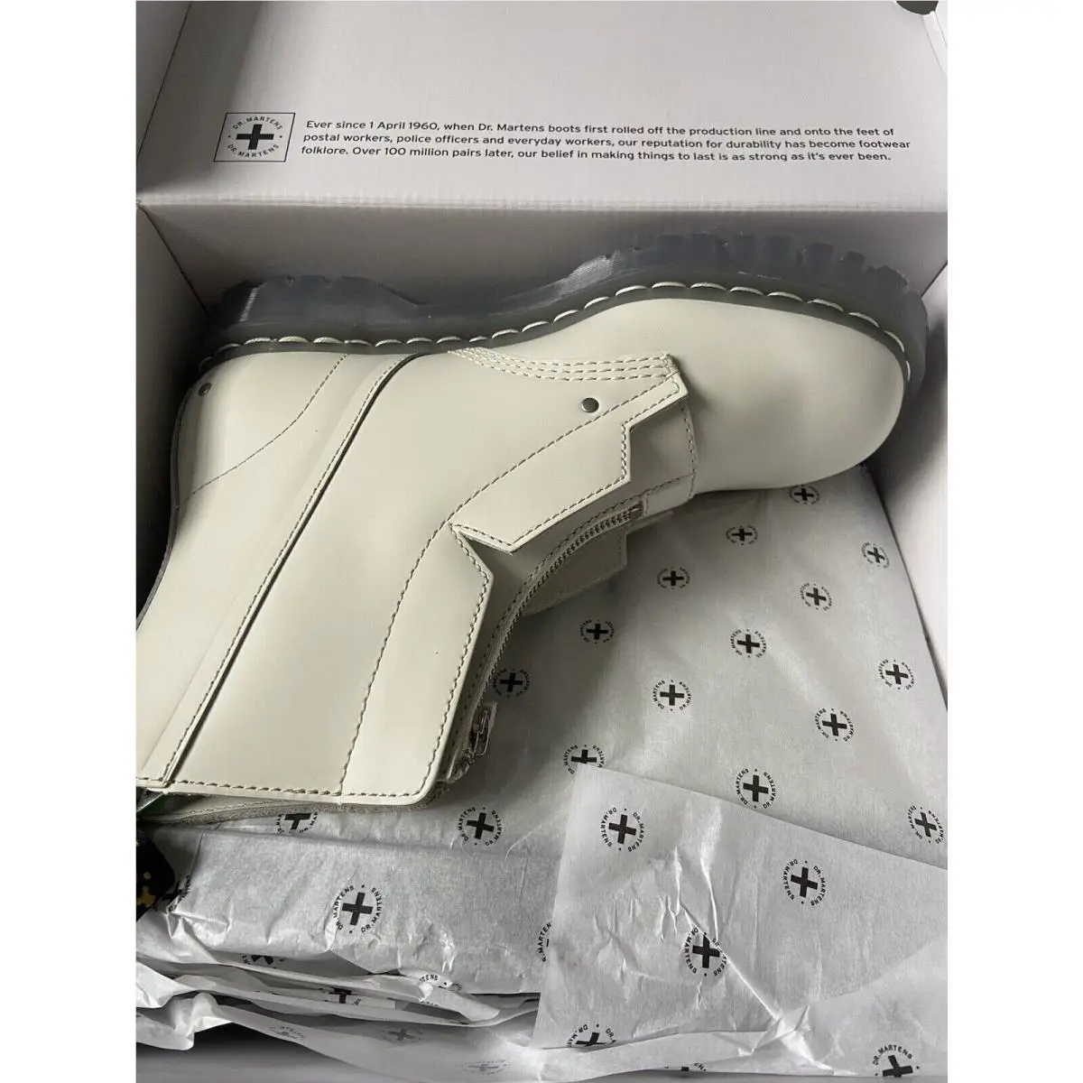 Dr. Martens shoes - Dr. Martens Pascal 1460 - Martens Pascal - 28014111 - Cream Smooth (UPC: 190665564242) 5