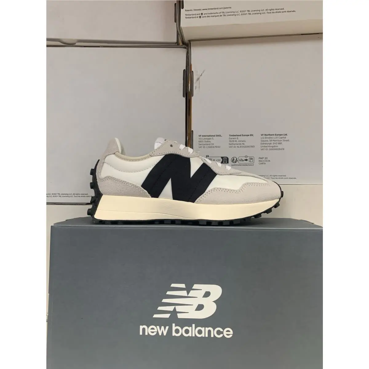 New Balance shoes - New Balance 327 - WS327FE - WHITE/BLACK 3