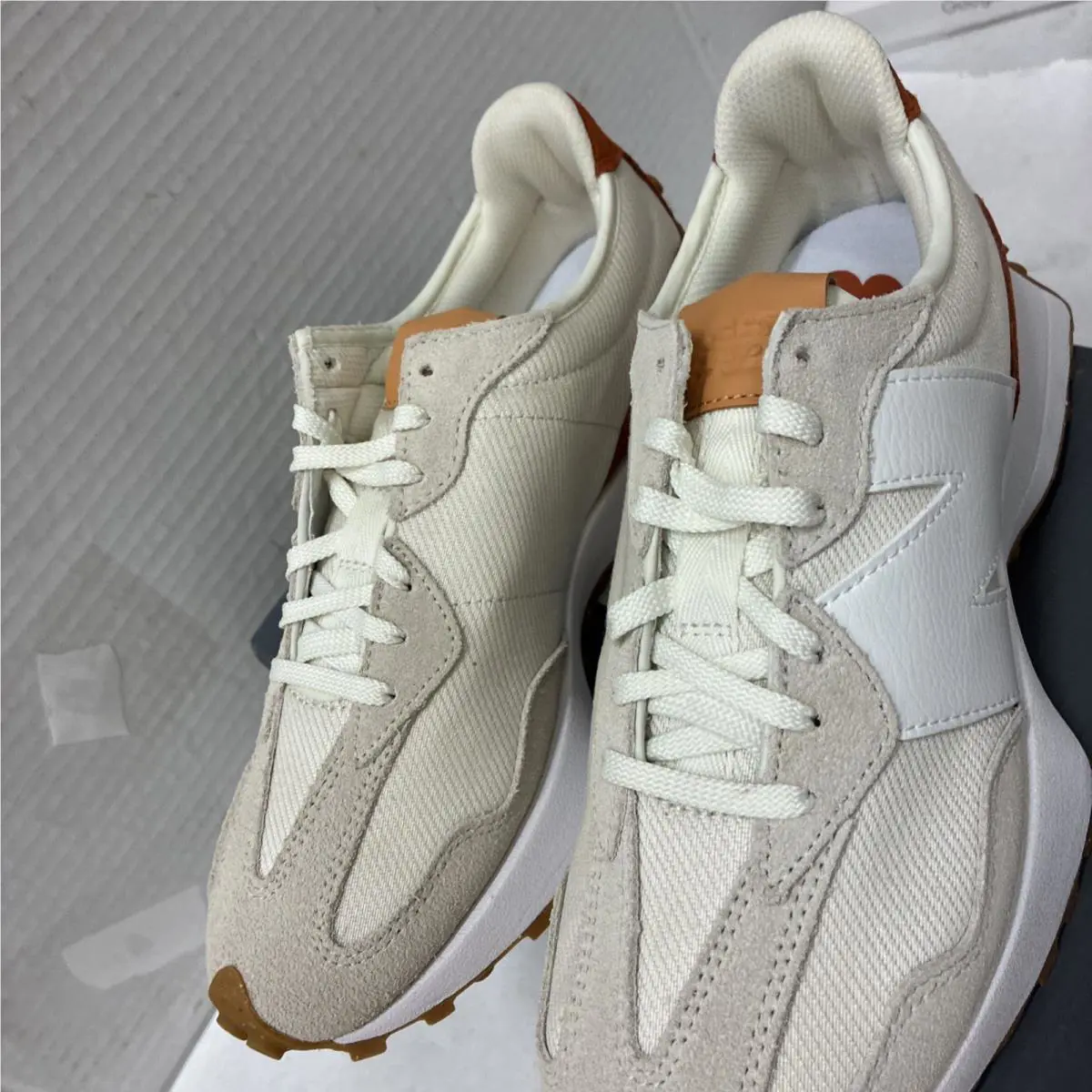 New Balance shoes - New Balance 327 - WS327RA - Beige 0