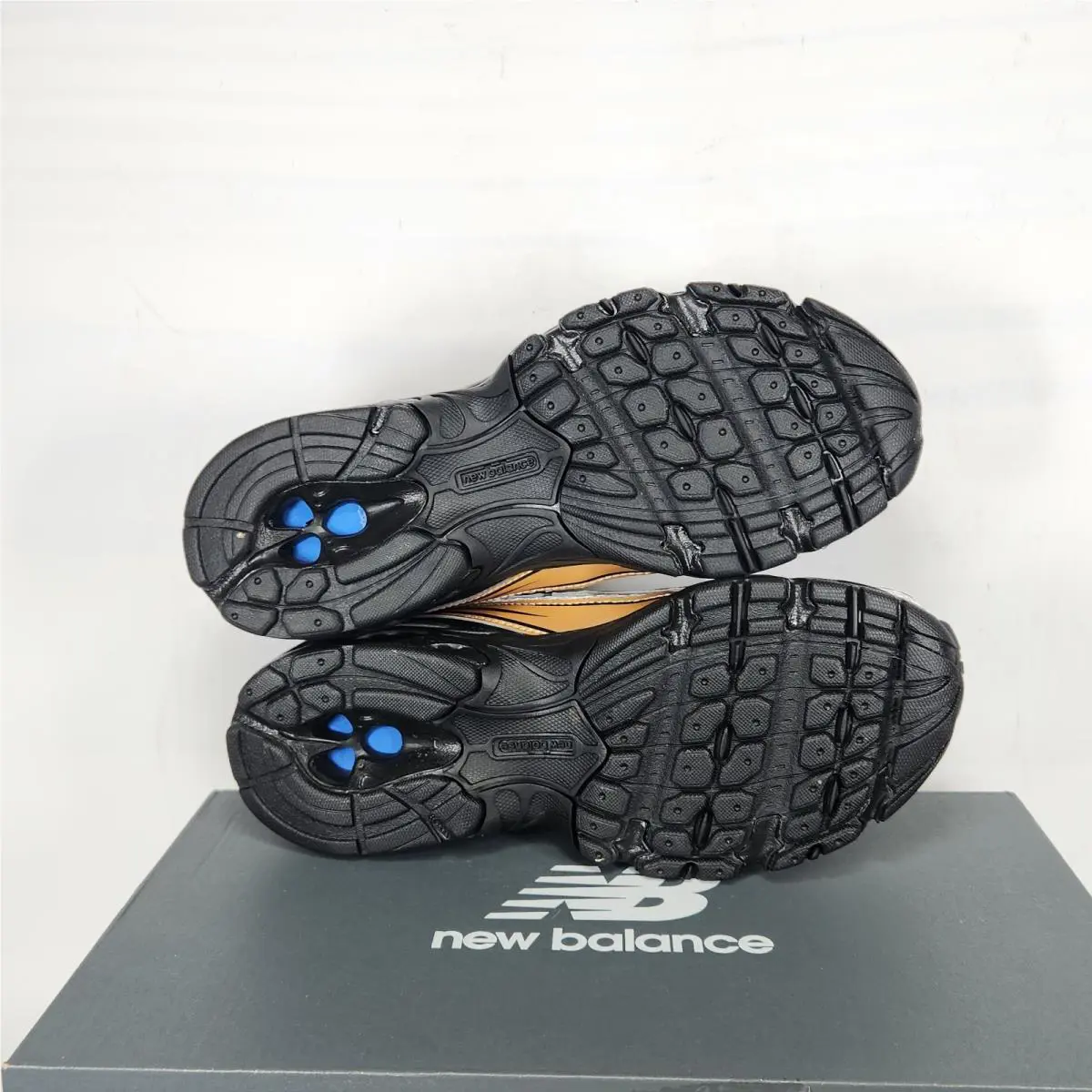 New Balance shoes - New Balance 740 - Gold 3