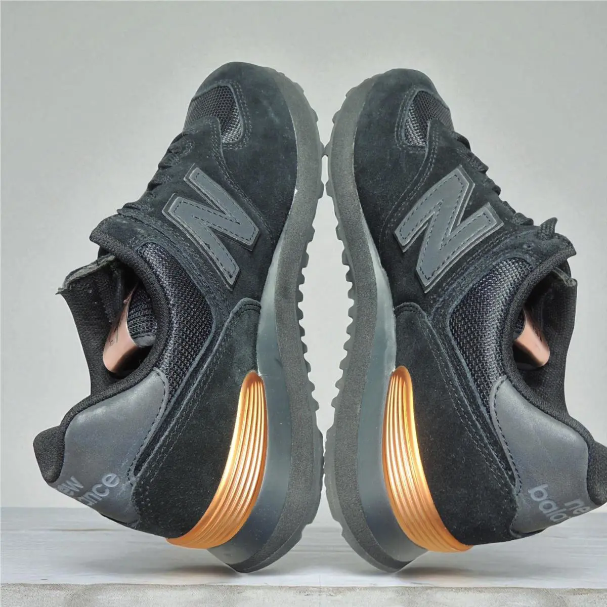 New Balance Mens Size 8 ML574RRE Tcs Nyc Marathon 2018 Black Suede Sneakers