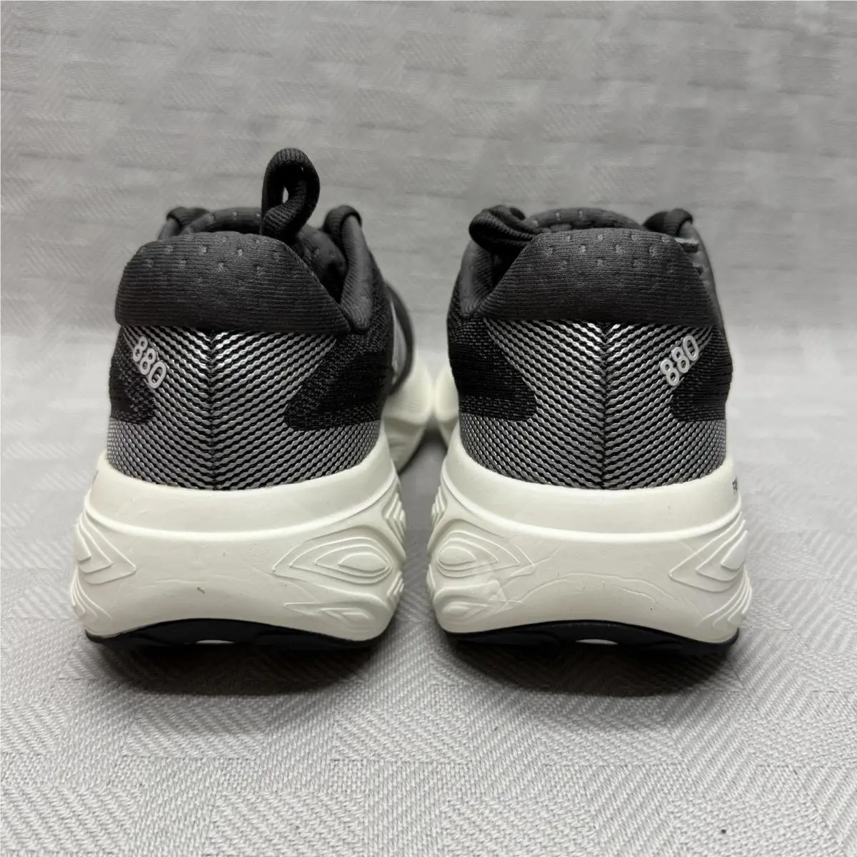 New Balance shoes - New Balance 880 - Black (UPC: 197968071460) 1