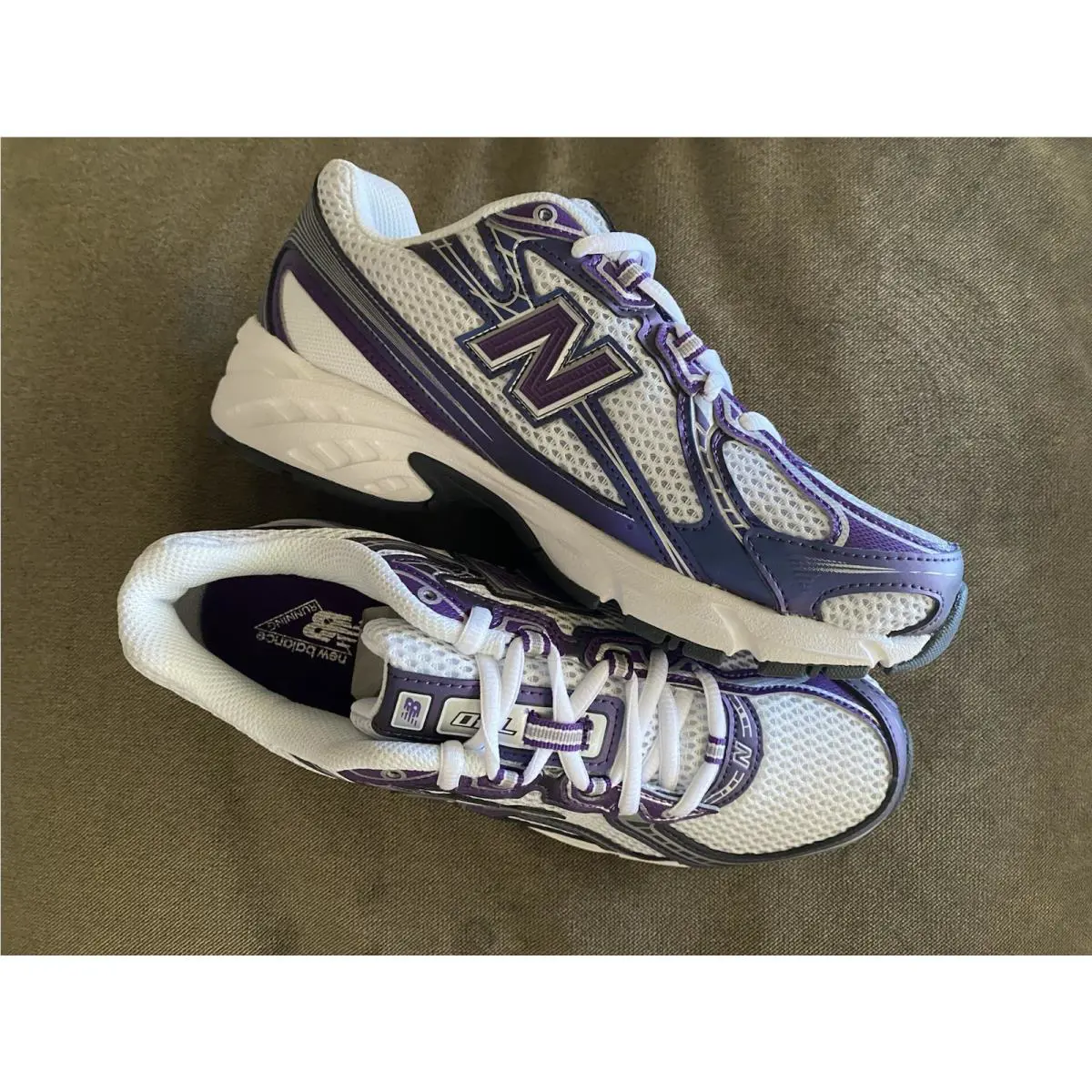 New Balance Size 5.5 Women Sneakers
