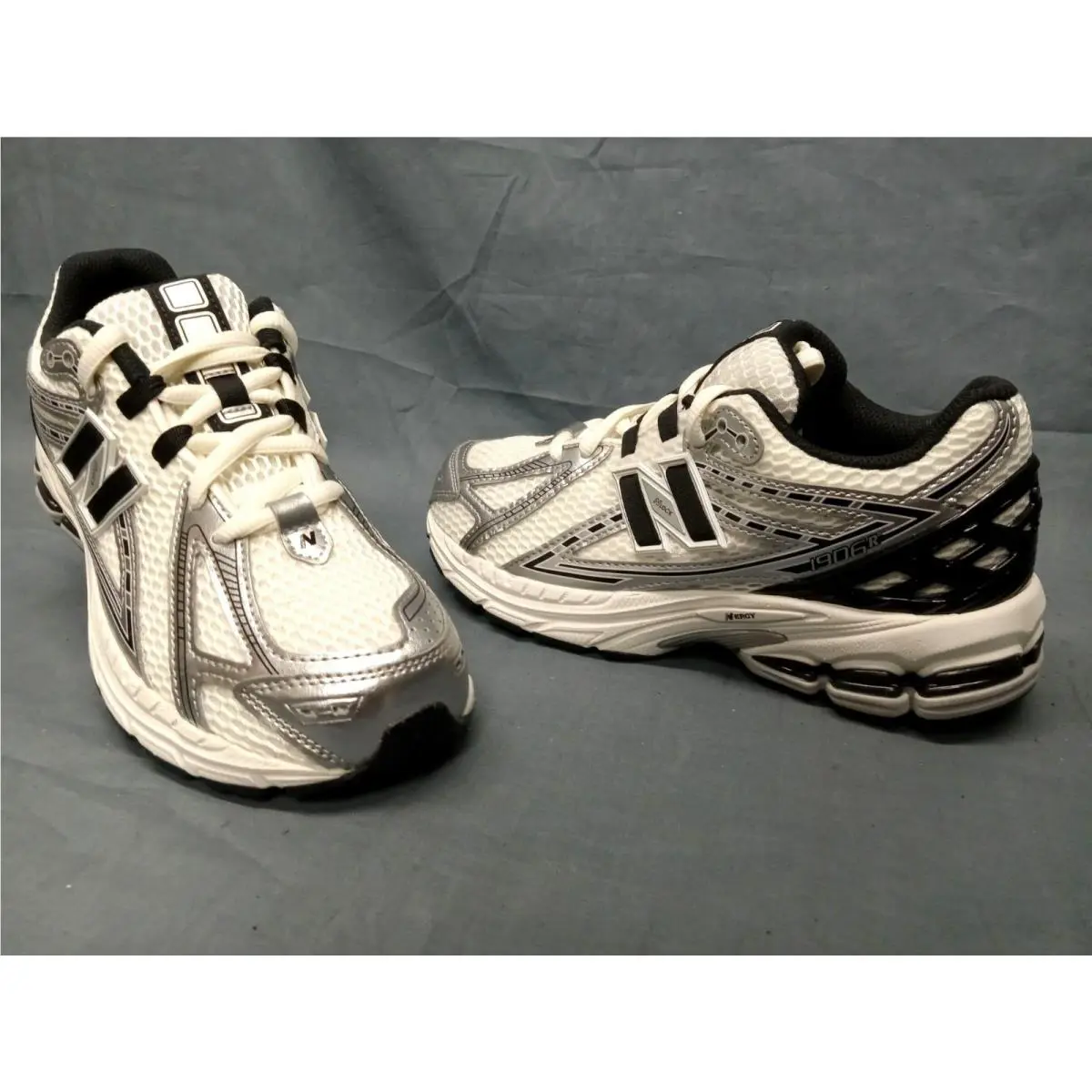 New Balance 1906 Sneakers GC1906ER Lace Up Grey Black Boys Size 5.5