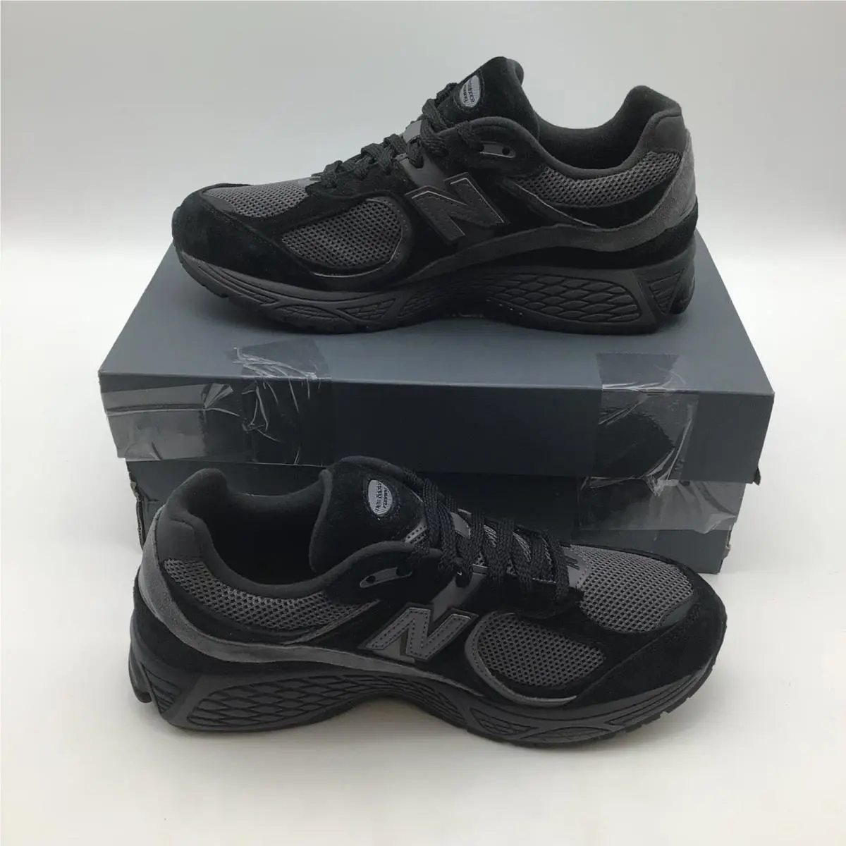 New Balance shoes - New Balance 2002R - Black 0