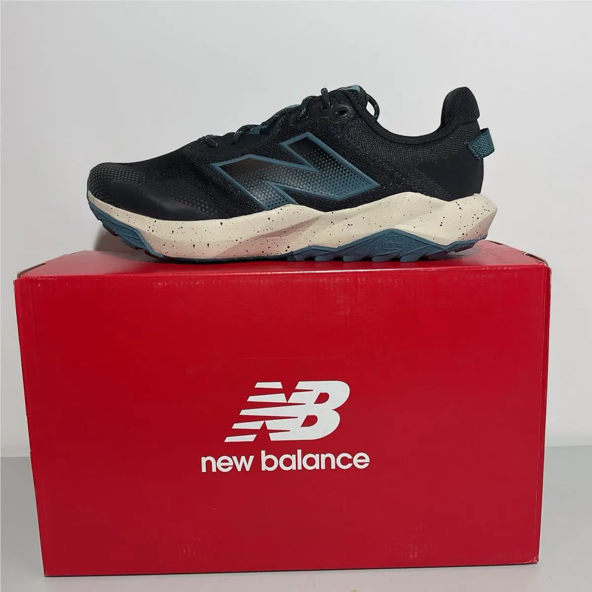 New Balance Dynasoft Nitrel V6 Mens 10 4E Wide Trail Running Womens 11.5 4E Wide