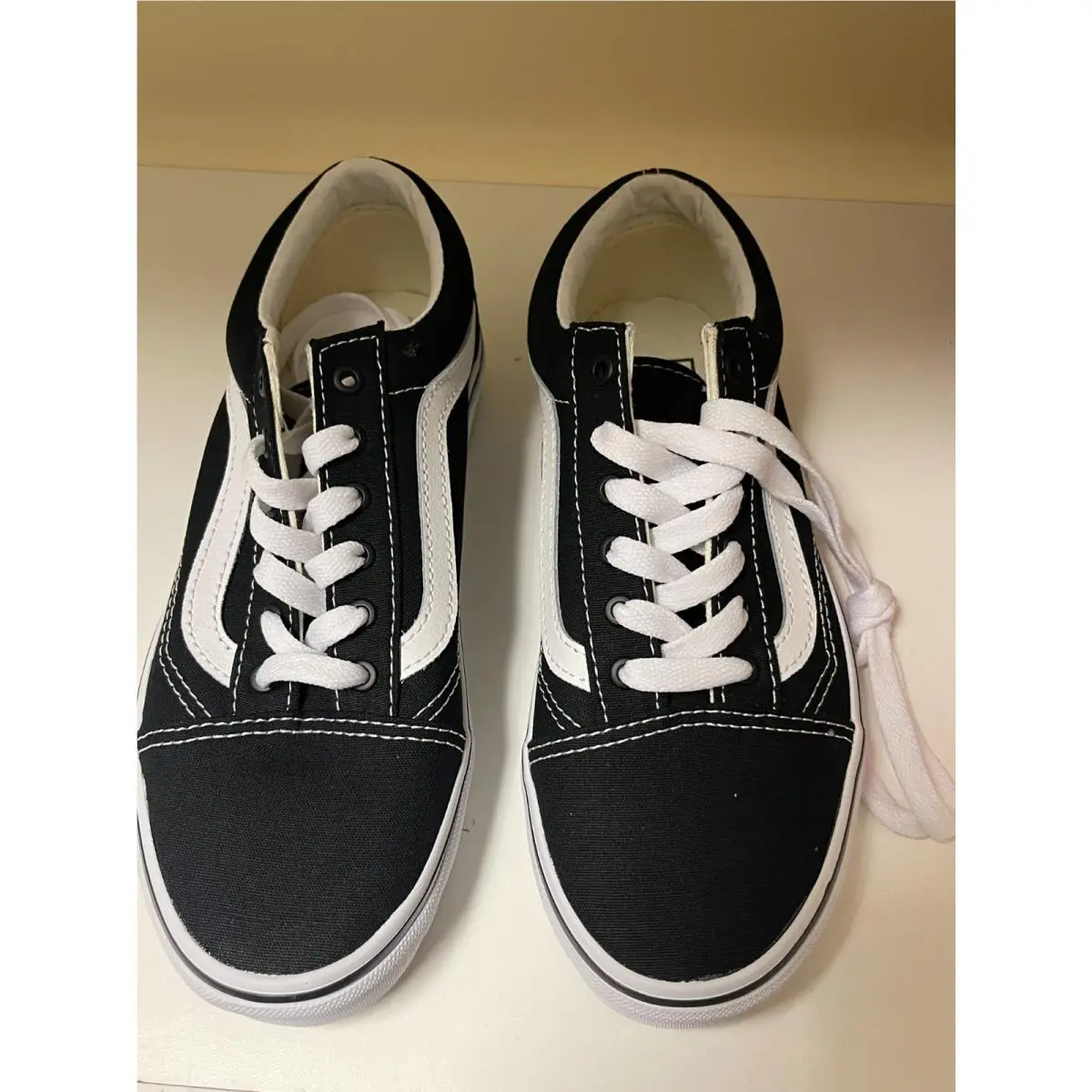 Vans Old Skool Black/ White Canvas Men` Sz 6.5z W Sz 8. Skate Shoes Sneakers