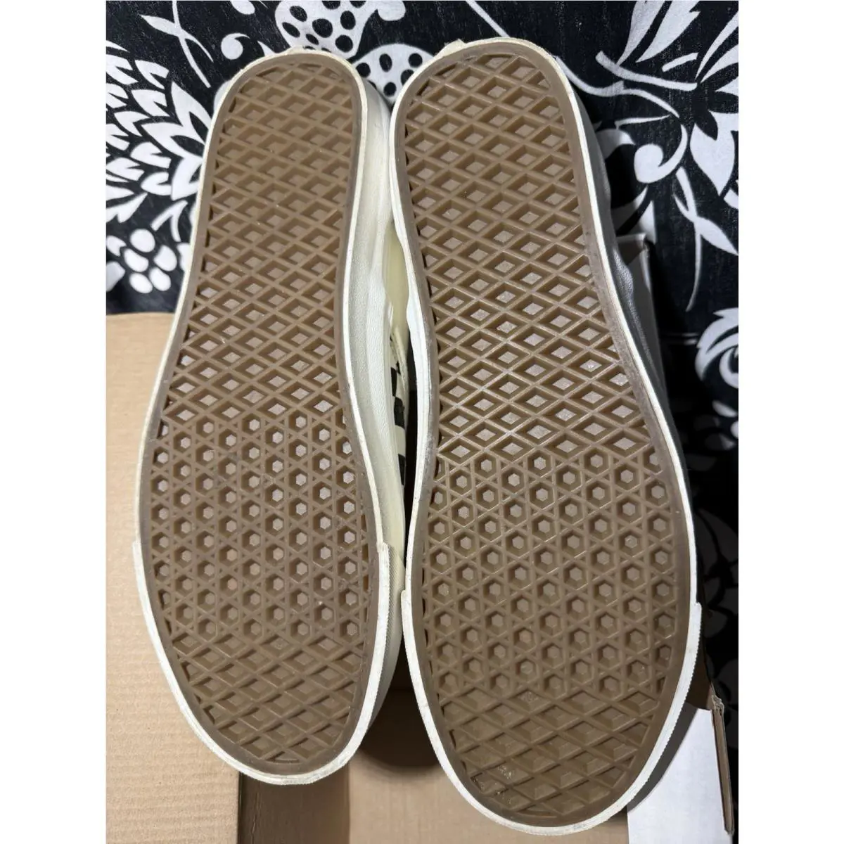 Vans shoes - OG Classic Slip-On - Classic - VN000UDFF8L - Black, White 4