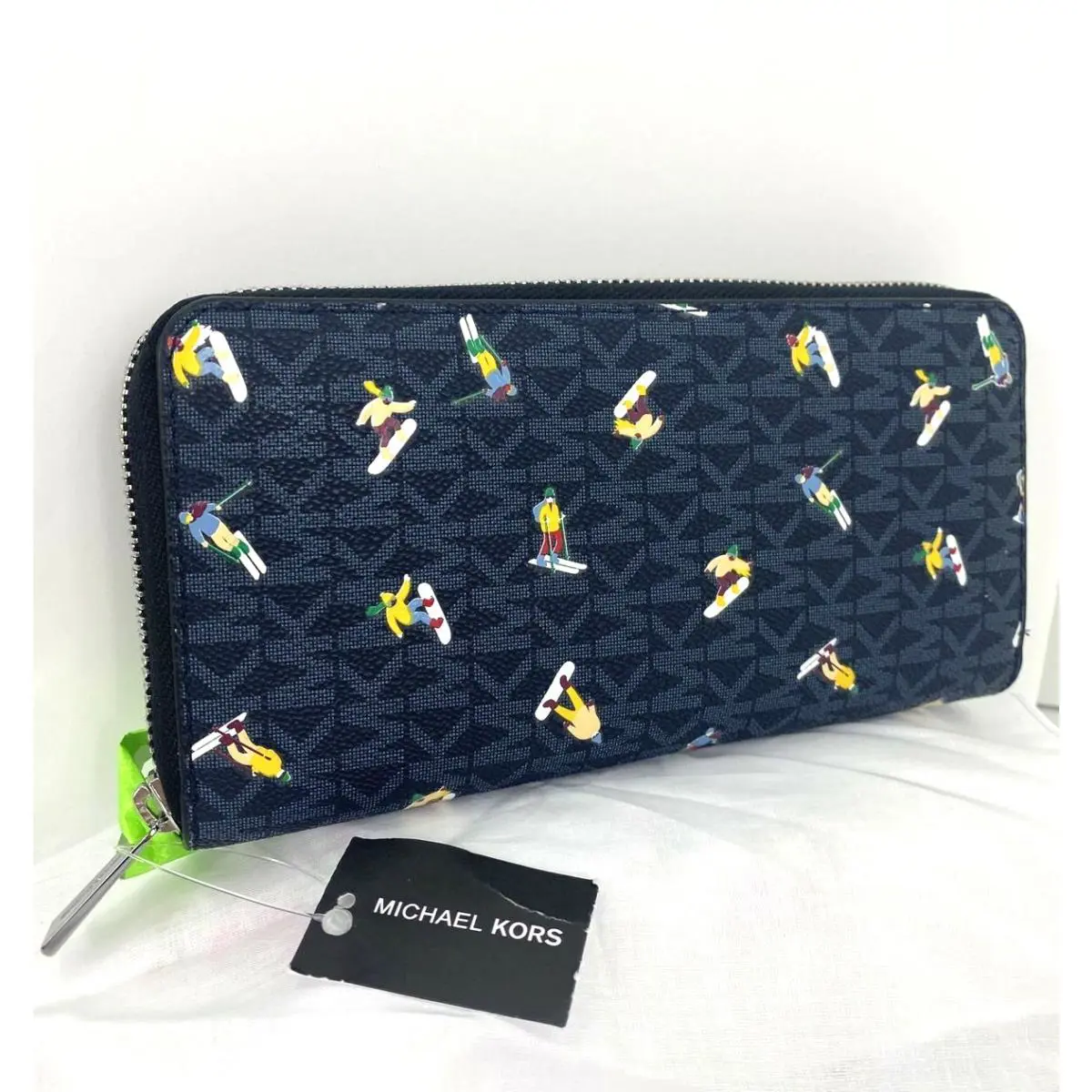 Michael Kors Cooper Tech Wallet Skiing Snowboarders People Phone Blue W28